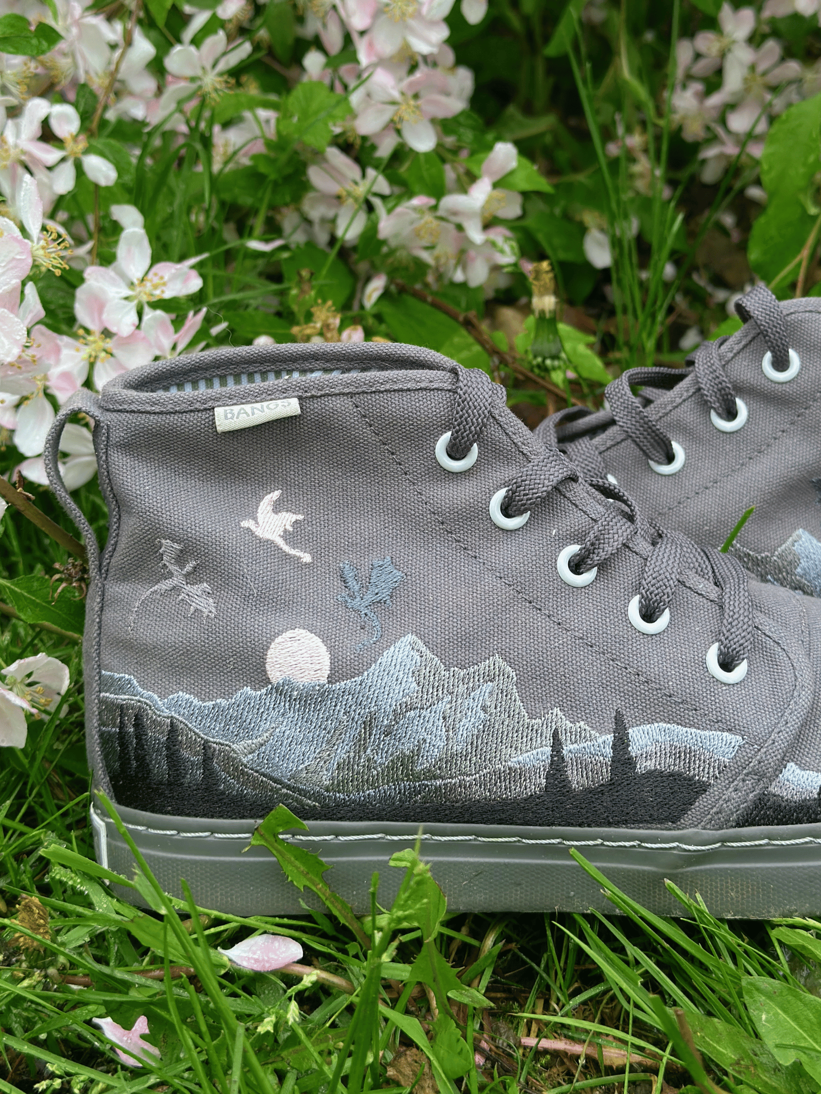 mokaページ Smoky Mountain High Top Sneakers | BANGS Shoes | Embroidered